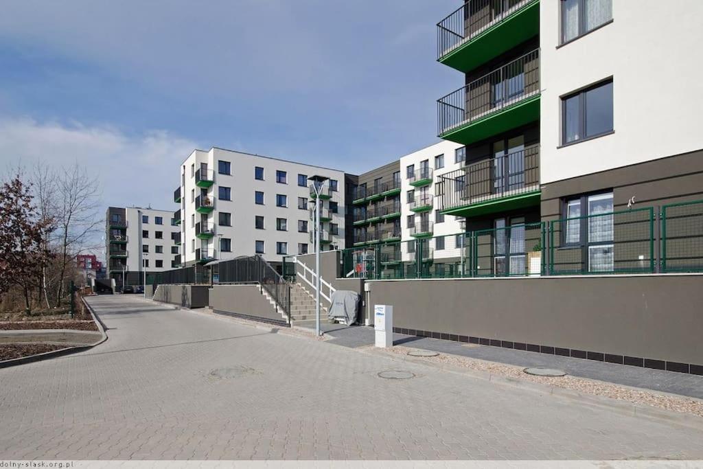 Cozy Corner: Apartment With Wifi And Private Balcony Wrocław Buitenkant foto