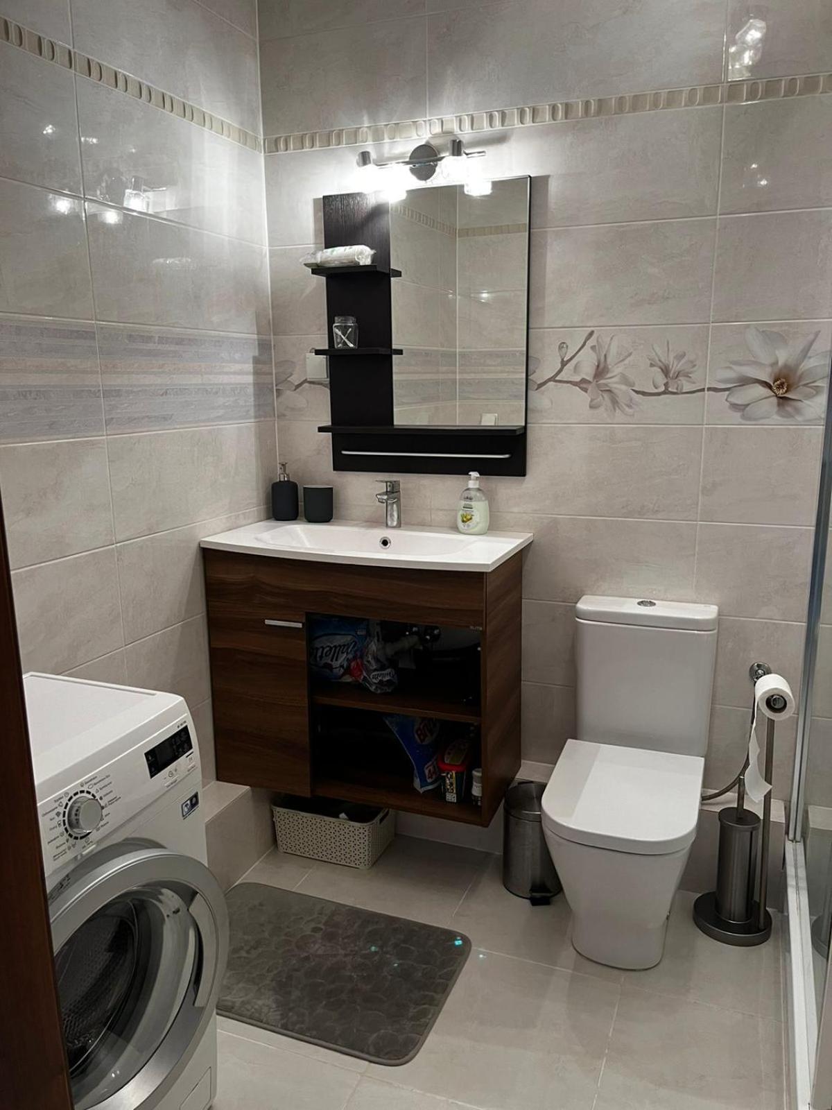 Cozy Corner: Apartment With Wifi And Private Balcony Wrocław Buitenkant foto