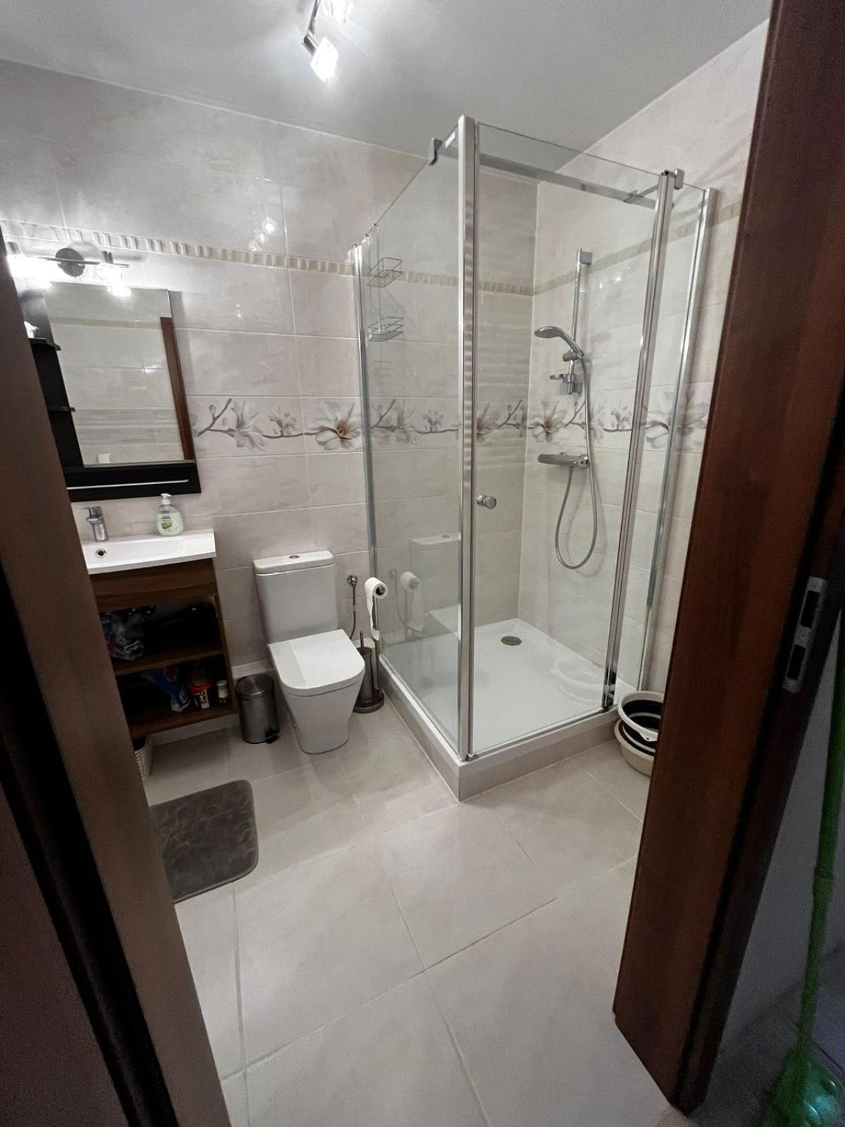 Cozy Corner: Apartment With Wifi And Private Balcony Wrocław Buitenkant foto