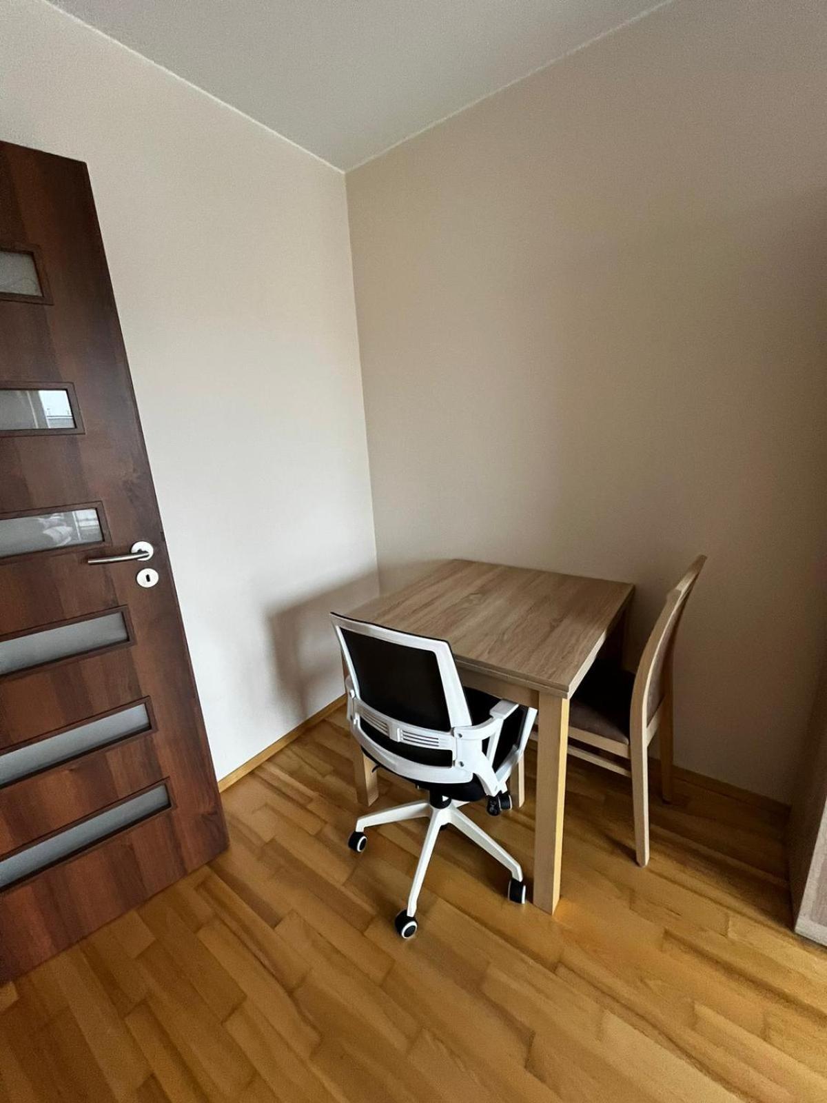 Cozy Corner: Apartment With Wifi And Private Balcony Wrocław Buitenkant foto
